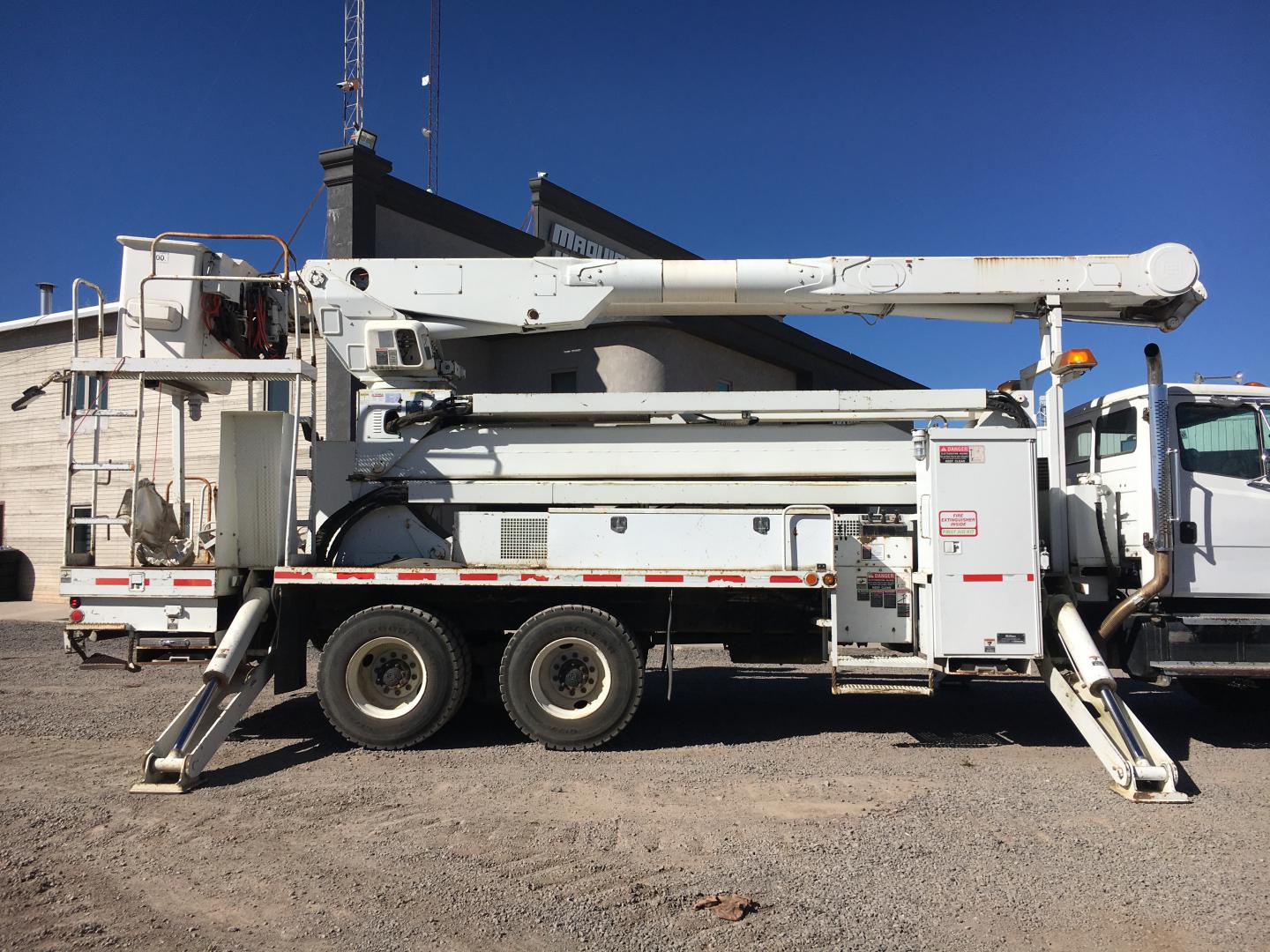 CAMION CON CANASTILLA ALTEC  AM855-F88